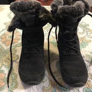 Women’s snow boots